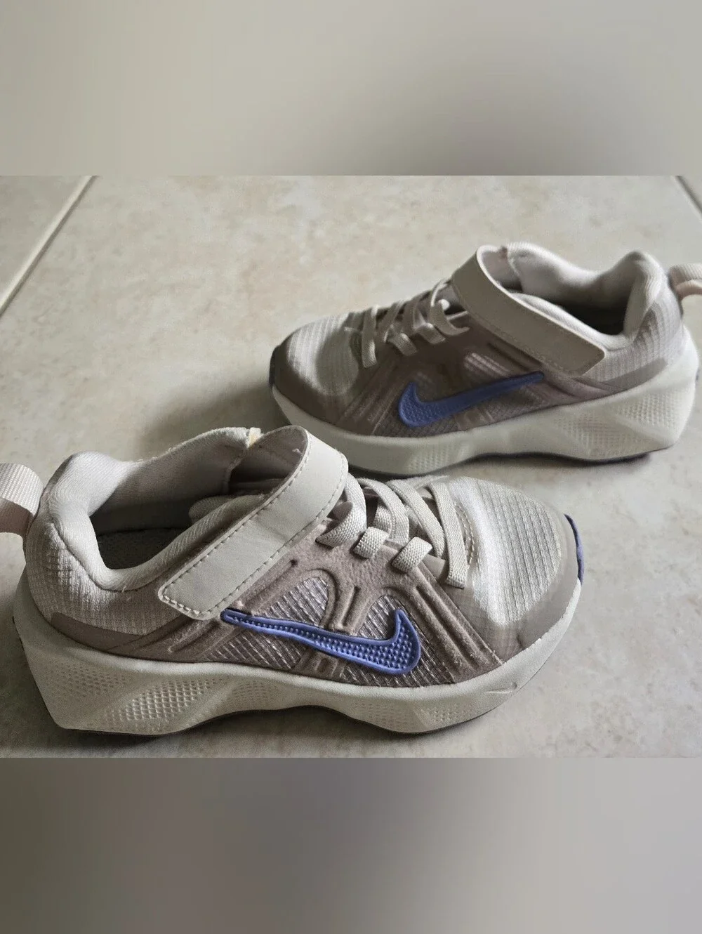Nike metro tek Kids off white Sneakers with Lavender Swoosh Size 11c Toddler